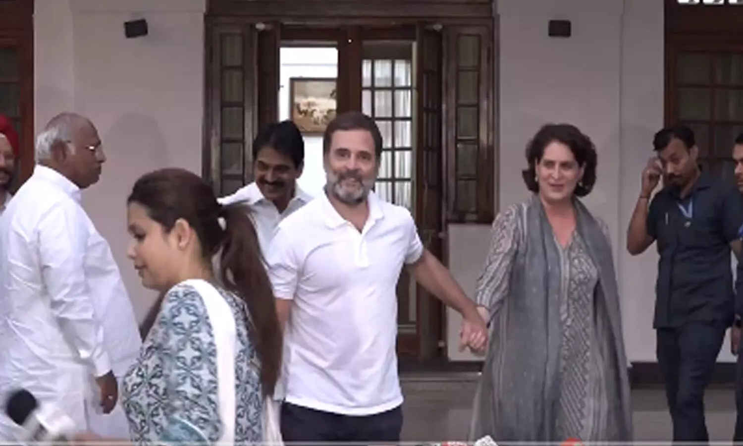 Breaking : వాయనాడ్ స్థానాన్ని వదులుకున్న రాహుల్.. ఎన్నికల బరిలో ప్రియాంక