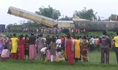 24 గంటలలో ట్రాక్ పునరుద్ధరణ.. రైళ్ల రాకపోకలు ప్రారంభం