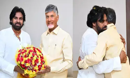 Pawan Kalyan : ఏడేళ్ల తర్వాత సచివాలయానికి పవన్.. సాదరంగా ఆహ్వానించిన చంద్రబాబు