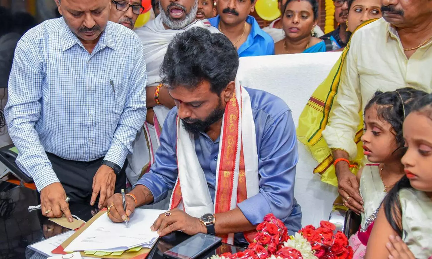 నేనూ కార్మికుడిలో ఒకడినే : మంత్రి వాసంశెట్టి సుభాష్