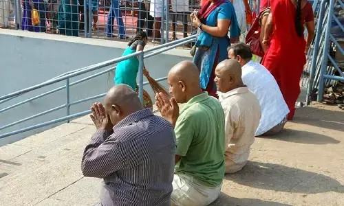 jhansi,  devotee,  heart attack,  tirumala