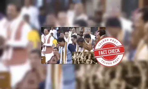 Fact Check: Video claiming Nitin Gadkari did not stand and cheer for Modi at NDA meet is False