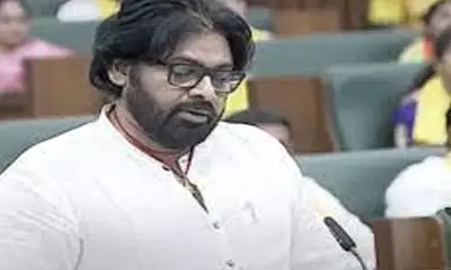 వైసీపీ పై సెటైర్లు వేసిన పవన్