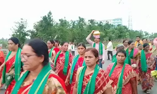 Andhra Pradesh : ఇంద్రకీలాద్రికి పాదయాత్రగా అమరావతి రైతులు