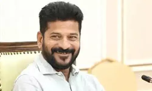 Revanth Reddy : రేపు ఢిల్లీకి సీఎం రేవంత్.. వాళ్లకు గుడ్ న్యూస్