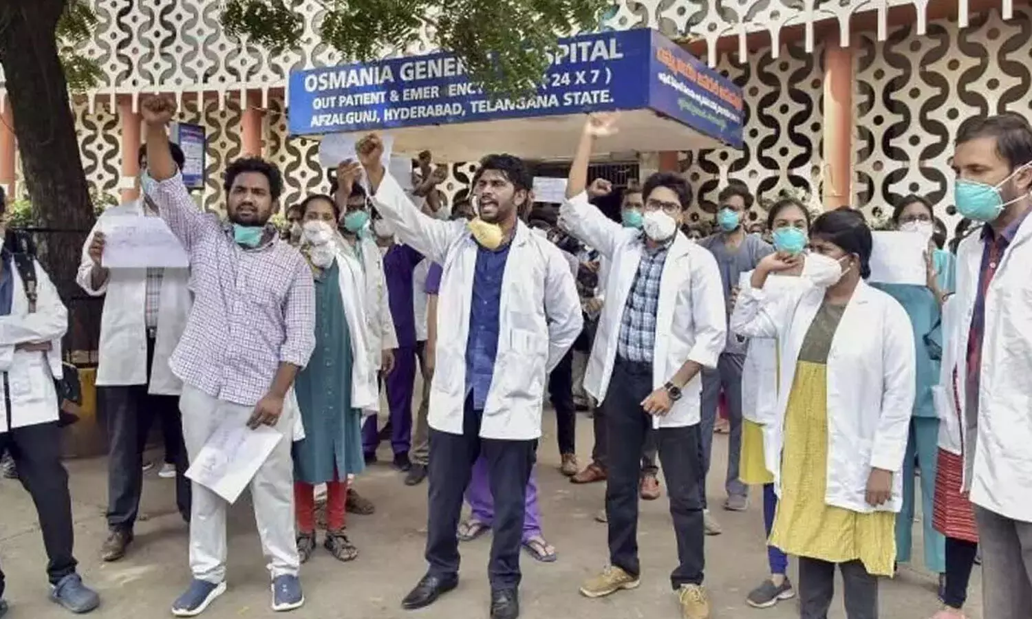 Telangana : నేటి నుంచి నిరవధిక సమ్మెలోకి జూడాలు