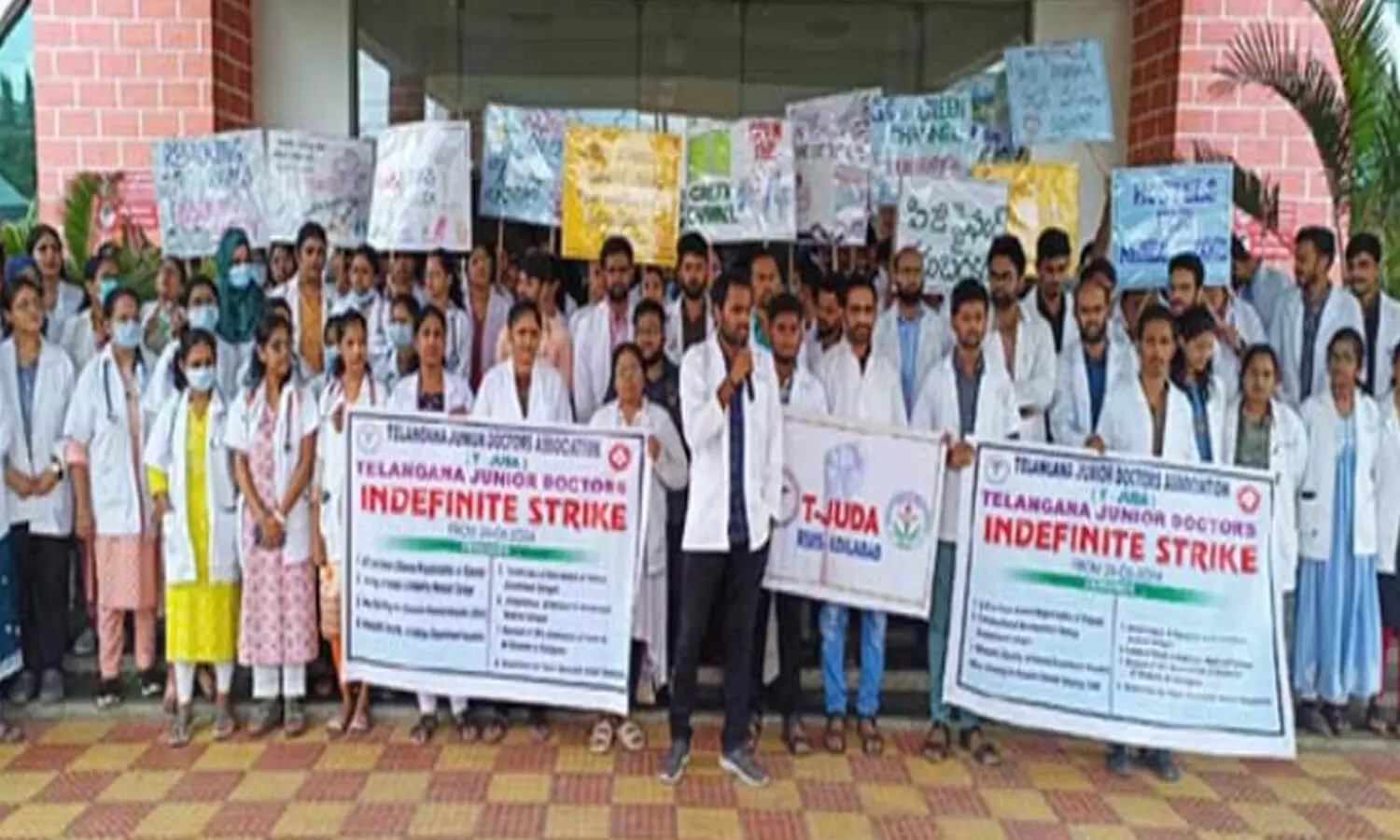 Hyderabad : అసంపూర్తిగా ముగిసిన జూడాల చర్చలు