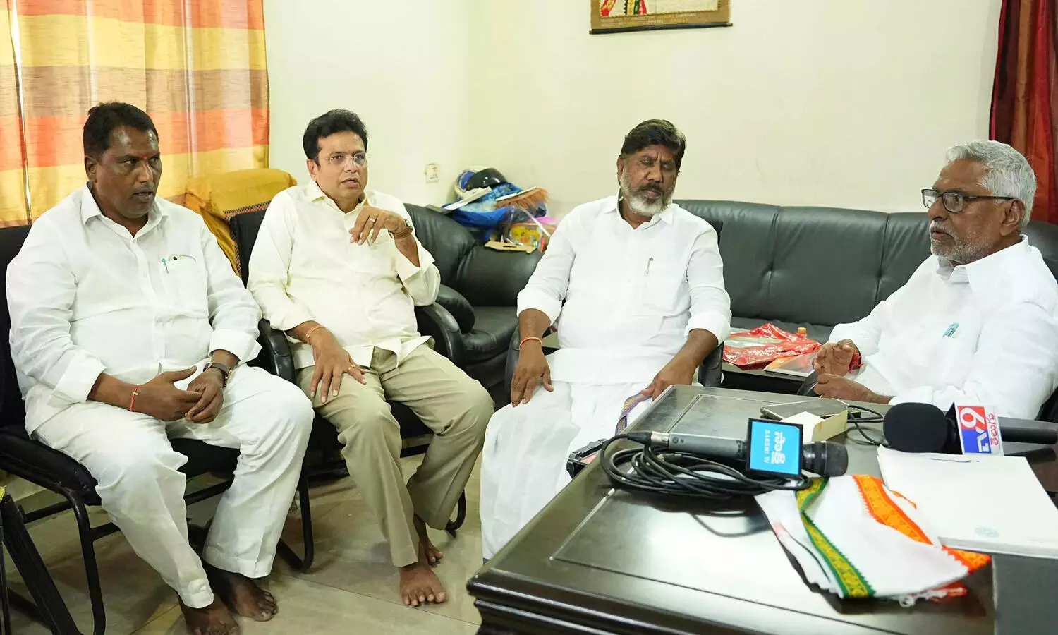 Jeevan Reddy : ఎమ్మెల్సీ జీవన్ రెడ్డికి ఢిల్లీ నుంచి పిలుపు.. అత్యవసరంగా రావాలంటూ?