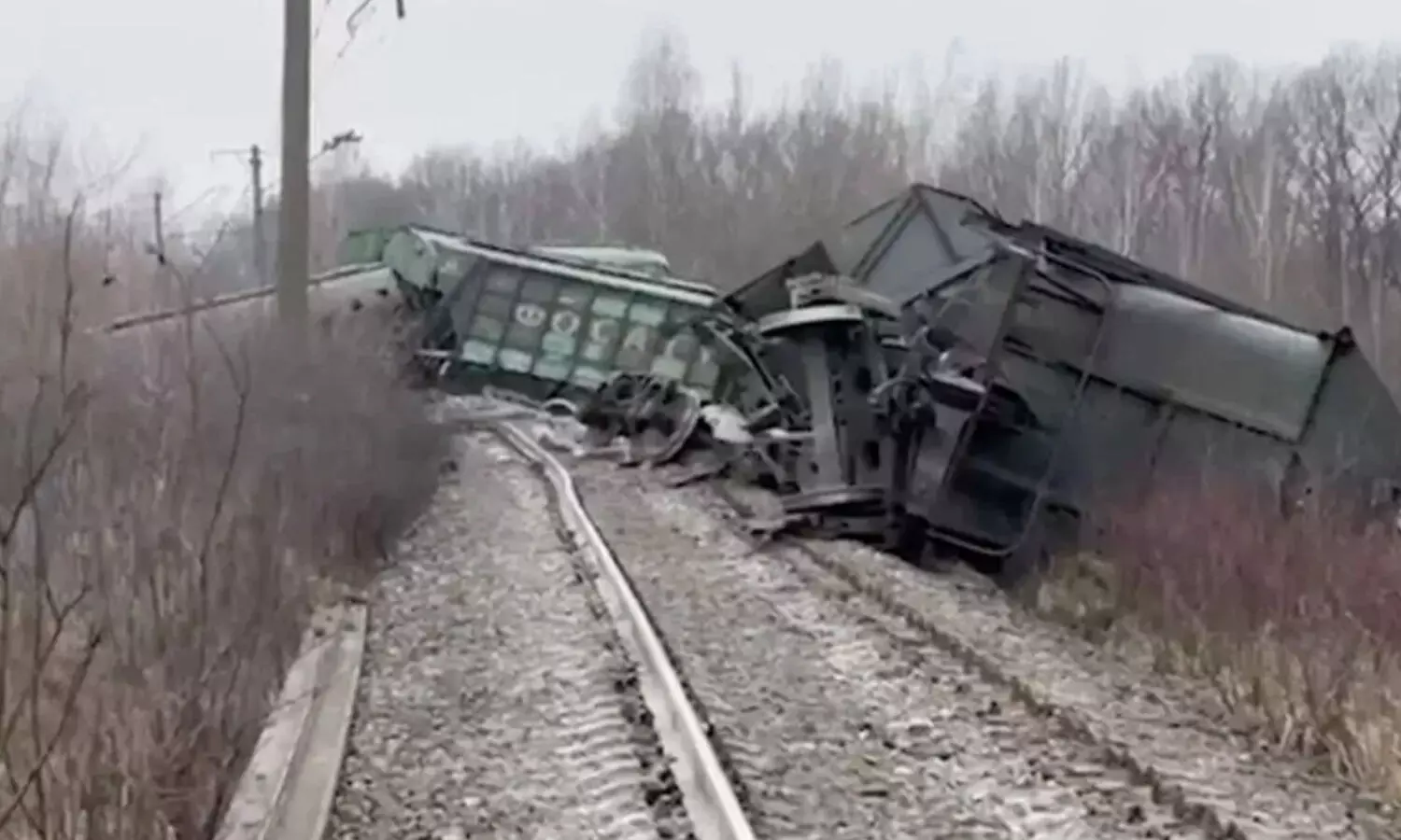 రైలు ప్రమాదం.. పట్టాలు తప్పిన తొమ్మిది బోగీలు