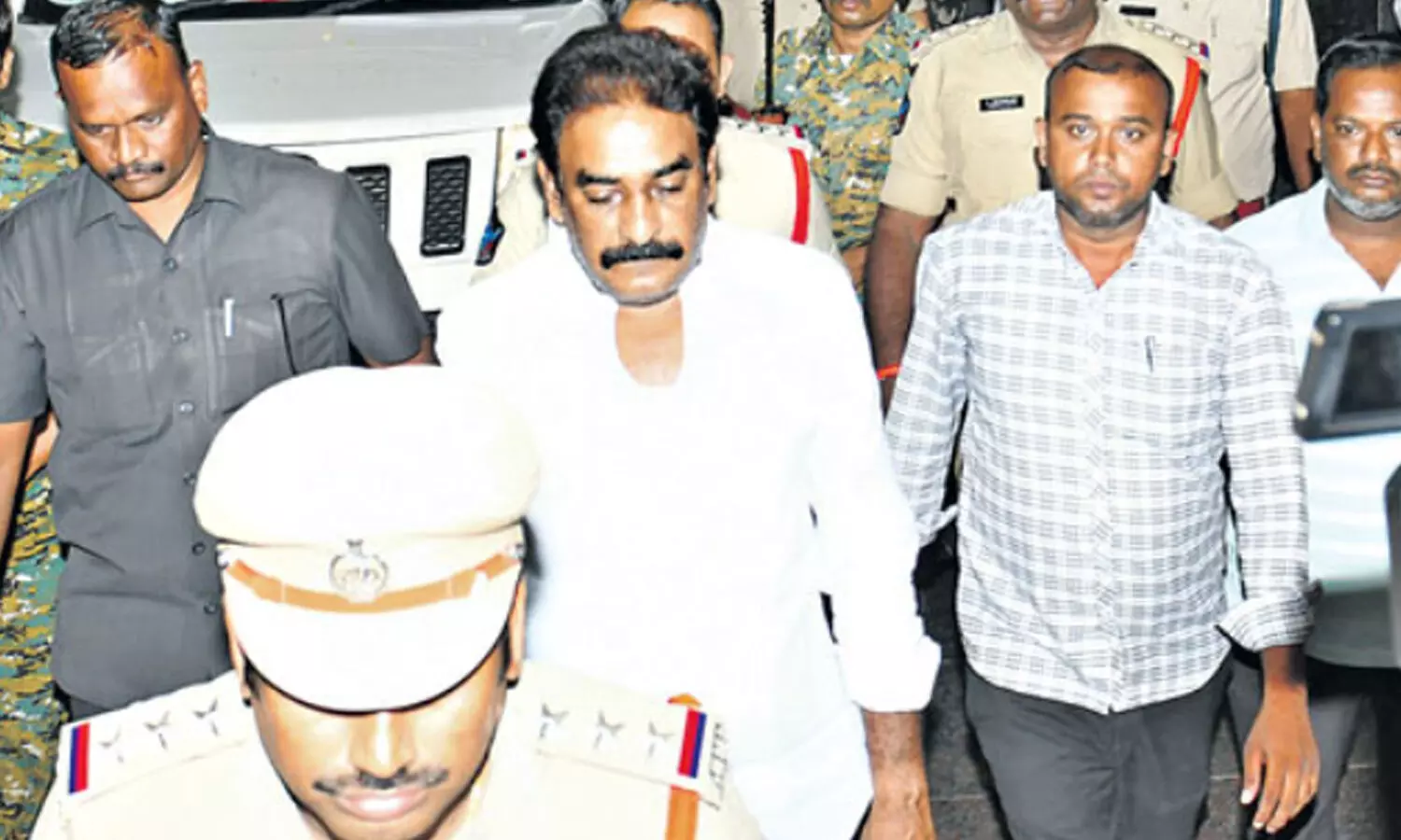 Pinnelli : జైలుకు తీసుకెళుతుండగా పిన్నెల్లి ఏం చేశారో తెలుసా?