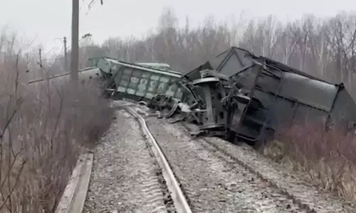 రైలు ప్రమాదం.. పట్టాలు తప్పిన తొమ్మిది బోగీలు