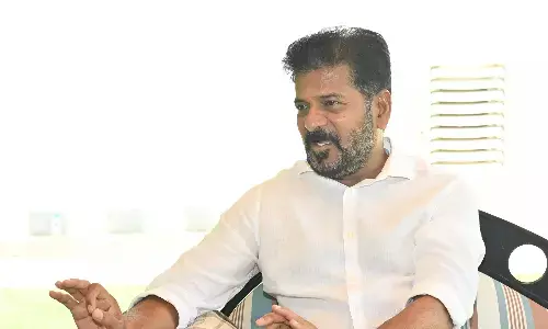 Revanth Reddy : ఢిల్లీ బయలుదేరిన రేవంత్ రెడ్డి