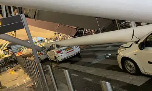 Delhi : ఢిల్లీ విమానాశ్రయంలో కూలిన పై కప్పు