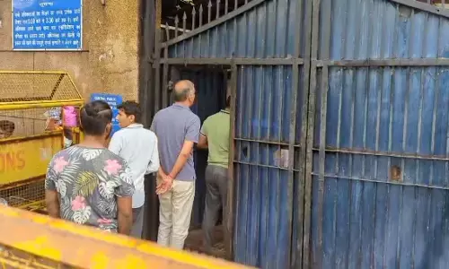 తీహార్ జైలులో కవితతో భేటీ అయిన హరీశ్ రావు