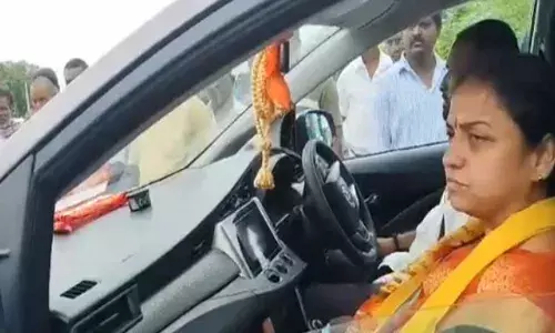 మంత్రిగారి భార్య తీరుకు చంద్రబాబు అసంతృప్తి... సీరియస్