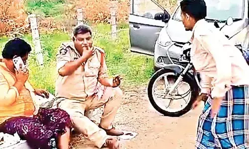 మందేసి..చిందేసిన ఏఎస్సై.. ఉద్యోగం హుష్ కాకి