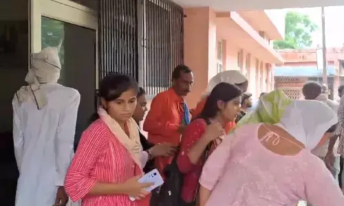 ఉత్తర్‌ప్రదేశ్‌లో తొక్కిసలాట.. 27 మంది మృతి