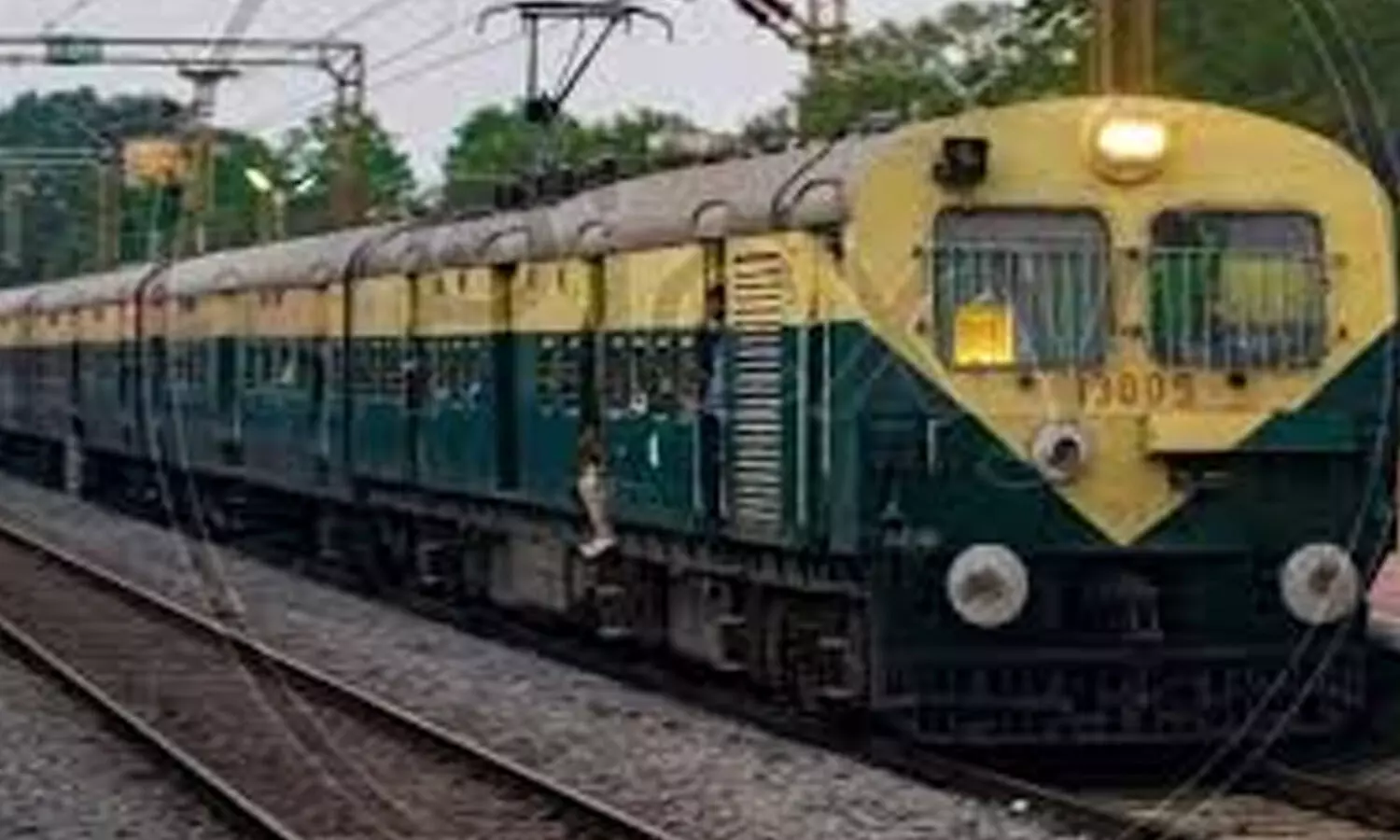 ఆ రూట్లలో రైళ్లను రద్దు చేసిన రైల్వే శాఖ ఆ రూట్లలో రైళ్లను రద్దు చేసిన రైల్వే శాఖ