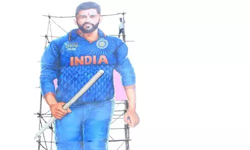 నందిగామలో ధోనీ వంద అడుగుల కటౌట్