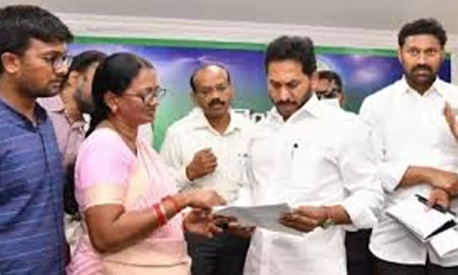 Ys Jagan : నేడు పులివెందులలో జగన్ ప్రజాదర్బార్