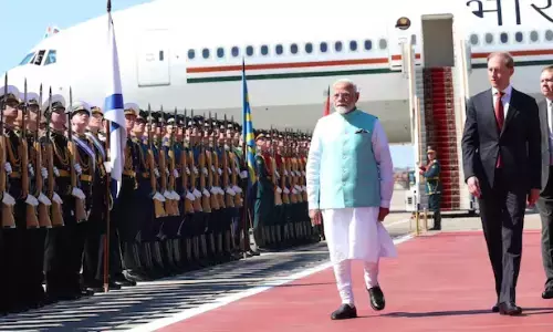 Modi In Russia: రష్యాలో అడుగుపెట్టిన ప్రధాని మోదీ.. గ్యాప్ రాలేదు-తీసుకున్నారు