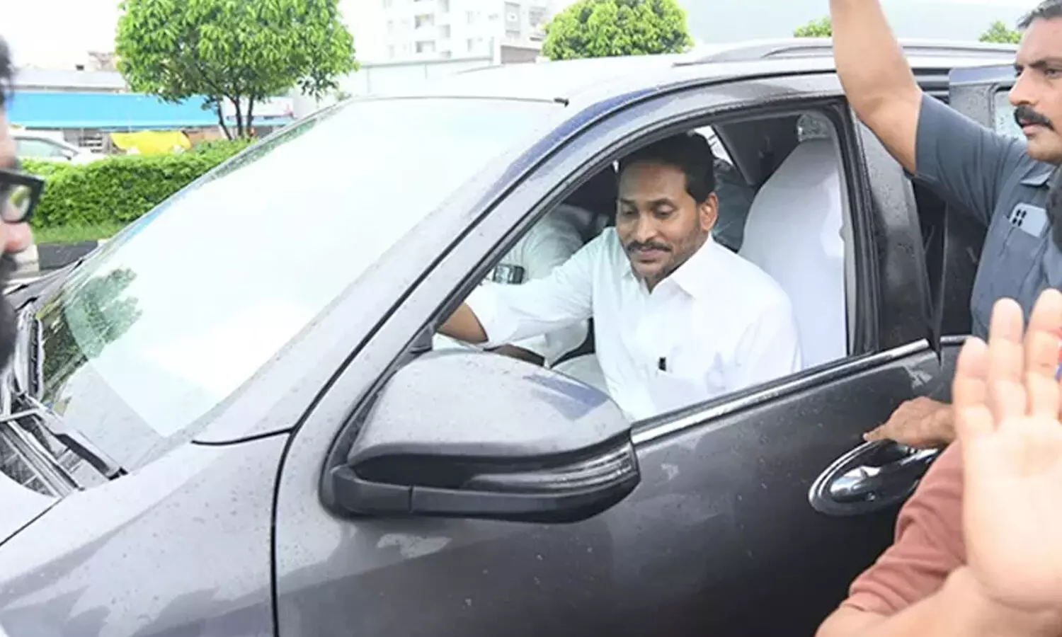 ys jagan, vehicle,  inside the assembly, government