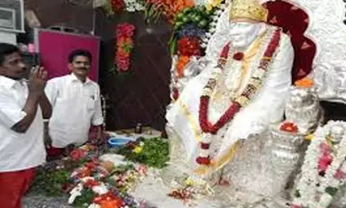 నేడు గురుపౌర్ణమి.. సాయిబాబా ఆలయాలన్నీ భక్తులతో