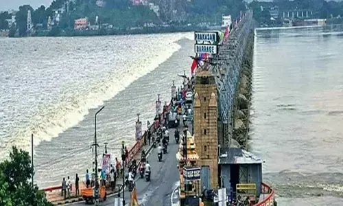 ప్రకాశం బ్యారేజీకి వరద ఉధృతి