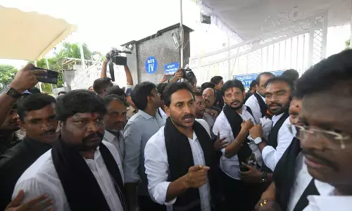 ys jagan, anger, police, assembly
