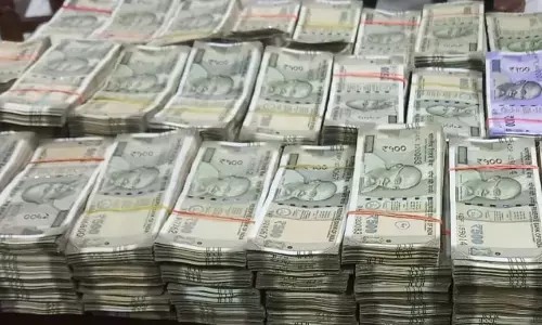 77 ఏళ్ల మహిళ నుండి 1.2 కోట్లు ఎలా కొట్టేశారో తెలుసా?