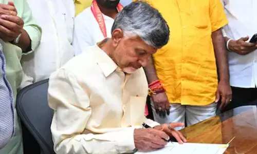 AP Volunteer: వాలంటీర్ల విషయంలో మాట నిలబెట్టుకునే దిశగా!!