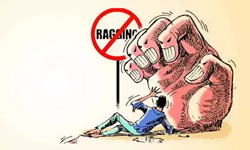 Ragging In AP: పల్నాడులో ర్యాగింగ్.. ఆ వీడియోలు ఎంత దారుణంగా ఉన్నాయంటే?