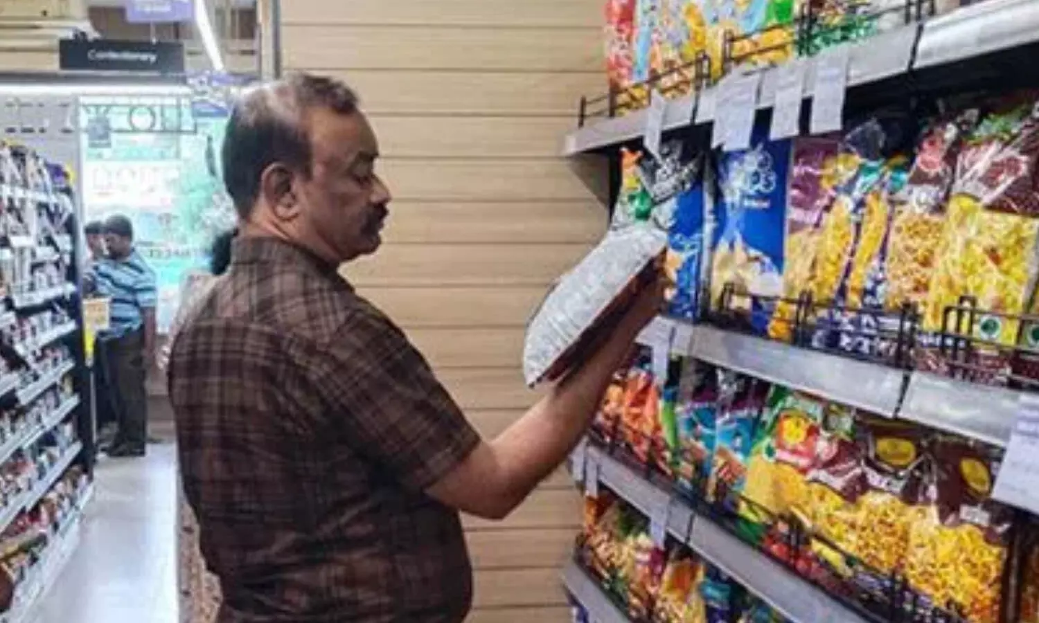 SuperMarket: కుళ్లిన ఉల్లిపాయలను అమ్ముతున్న ప్రముఖ సూపర్ మార్కెట్‌