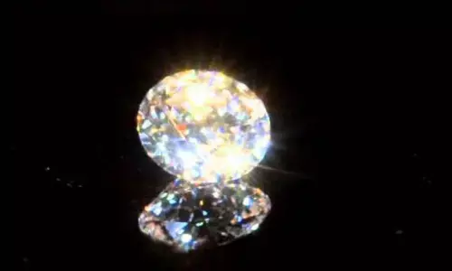 Diamond Found: డైలీ లేబర్ ని వరించిన అదృష్టం.. 80 లక్షల వజ్రం దొరకడంతో!