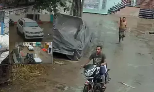 Old City: పాతబస్తీలో ఓ మహిళను ఇంటి ముందే కిడ్నాప్ యత్నం