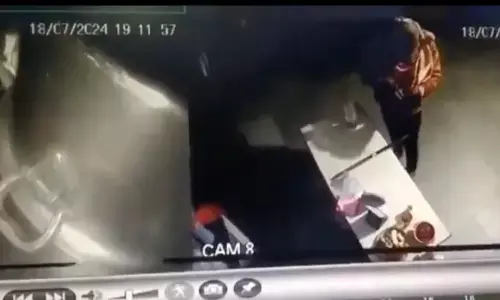 Thief: ఇంట్లోకి దొంగ వచ్చాడు.. 20 రూపాయలు పెట్టేసి వెళ్ళాడు!