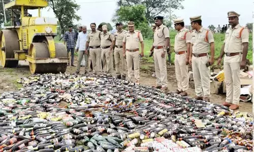 Liquor Destroy: ఆ దృశ్యం చూసి మందుబాబుల హృదయాలు ద్రవించిపోయాయి