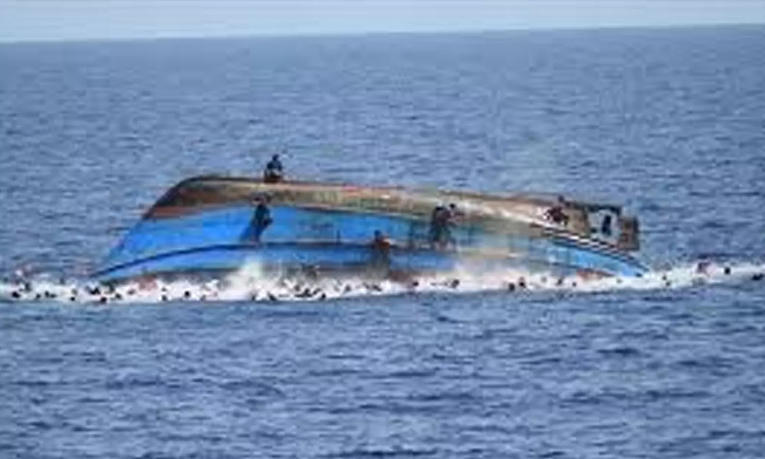 Breaking : పడవ బోల్తా... పందొమ్మిది మంది మృతి