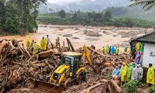 Kerala : ఎనిమిది జిల్లాలకు రెడ్ అలర్ట్.. గల్లంతయిన వారంతా వారేనట