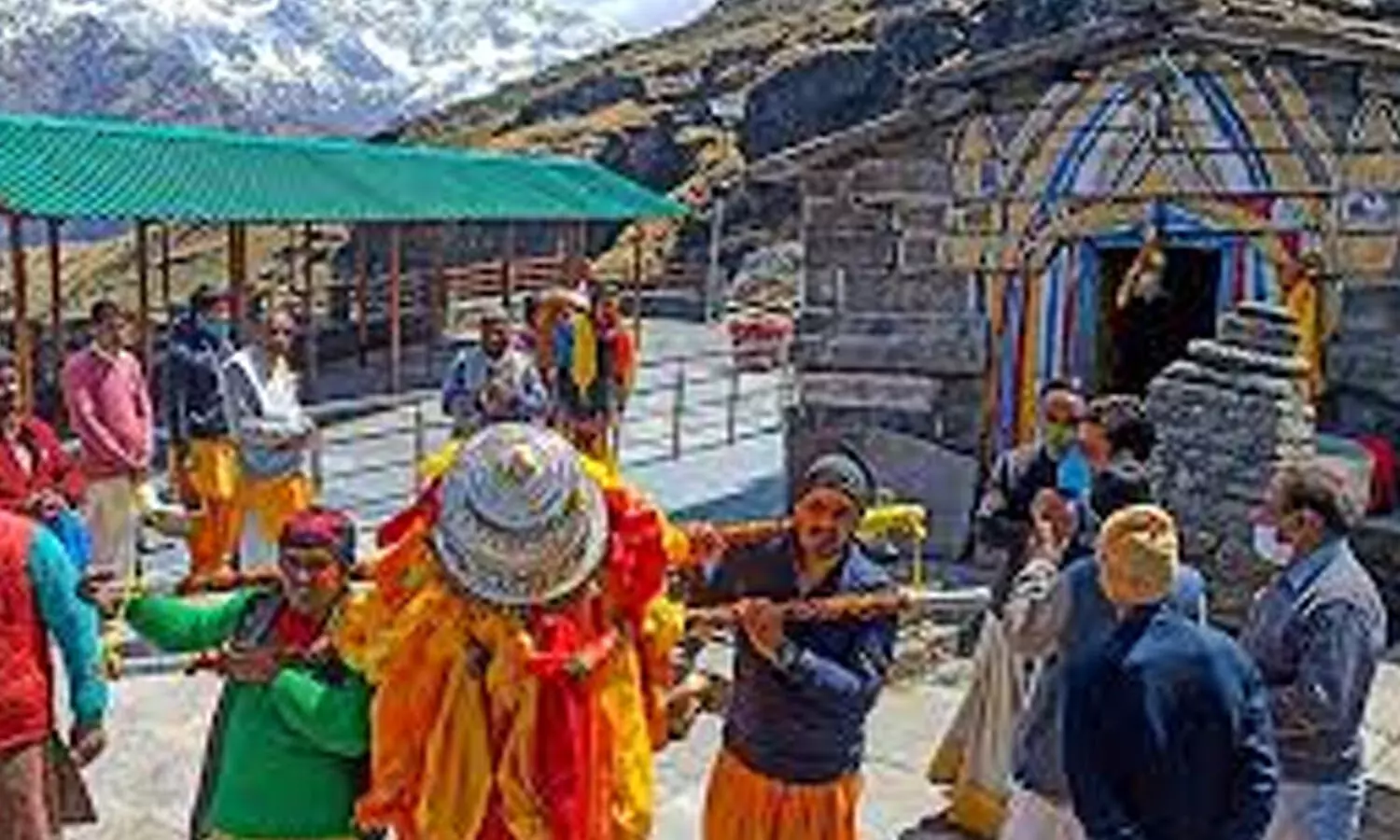 కేదార్‌నాధ్ లో తెలుగుయాత్రికులు.. పన్నెండు మందిని రక్షించిన సిబ్బంది