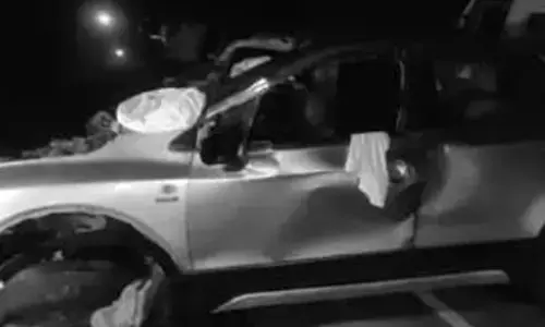 శ్రీశైలం ఘాట్ రోడ్డులో ఘోర రోడ్డు ప్రమాదం.. ముగ్గురు స్పాట్ డెడ్