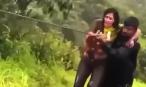 సెల్ఫీ తీసుకుంటూ లోయలో పడిన యువతి