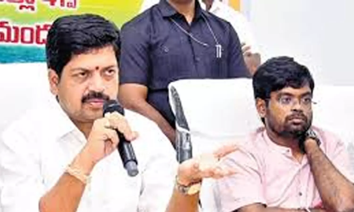 రెడ్ బుక్ చూసి వైసీపీ నేతల్లో వణుకు