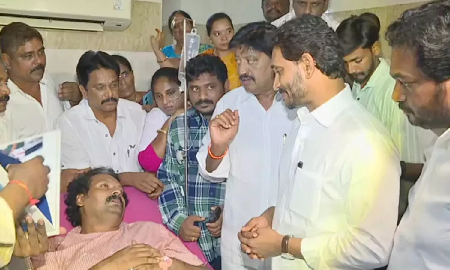 Ys Jagan : రాష్ట్రంలో శాంతి భద్రతలు దారి తప్పాయ్.. చంద్రబాబు పాలన మర్చిపోయారు