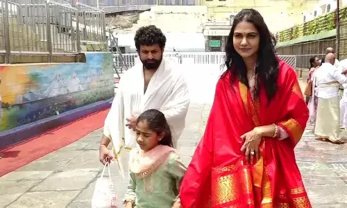 కాలినడకన శ్రీవారిని దర్శించుకున్న స్నేహారెడ్డి