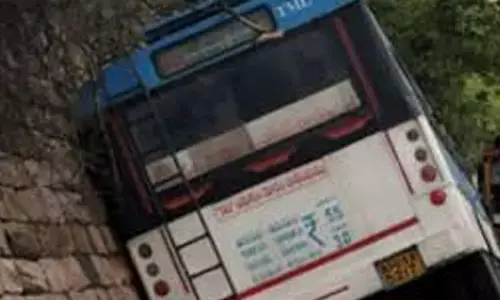 accident, husband and wife died, byke, tirumala