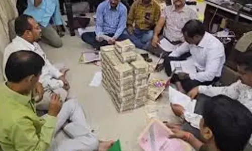 narender, municipal revenue officer, acb, nizamabad