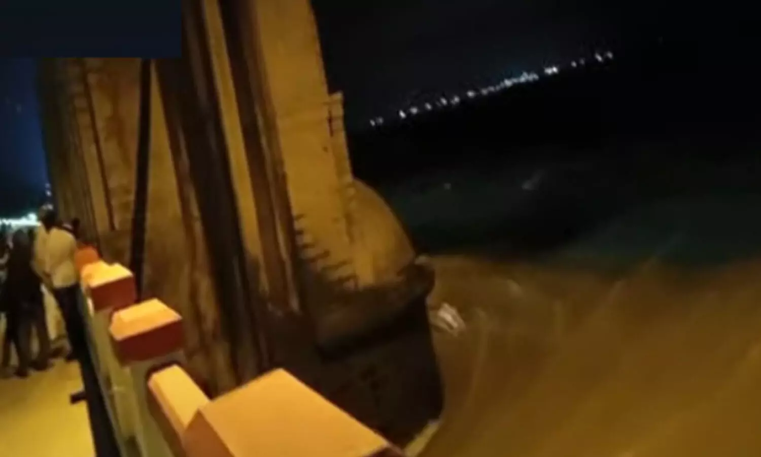 tungabhadra dam,  gate washed away, sunkesula, high alert