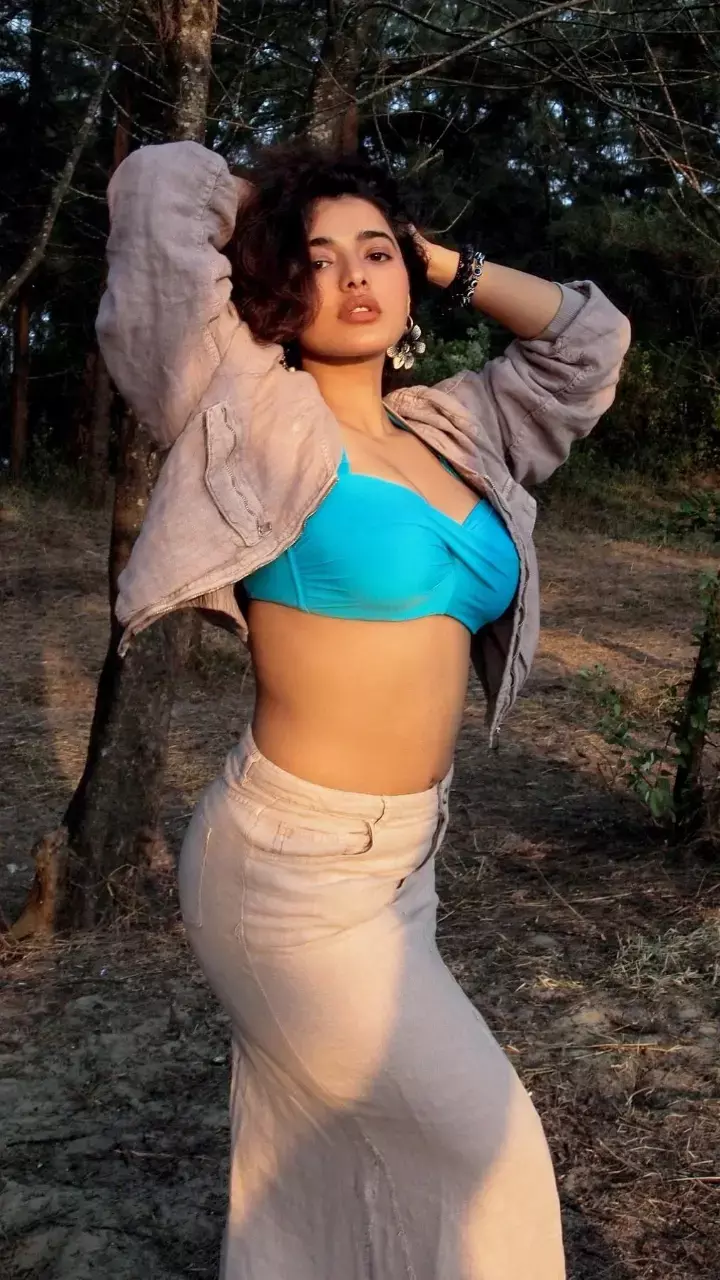 కేతిక శర్మ క్యూట్ లుక్స్