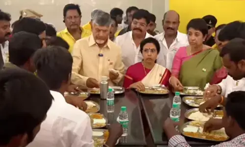chandrababu naidu, chief minister,  anna canteen, gudivada